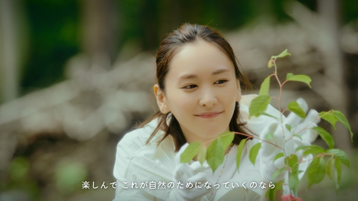 コーセーコスメポート 「BIOLISS PEACEFUL GREEN」プロジェクト、新垣結衣が植樹活動を体験